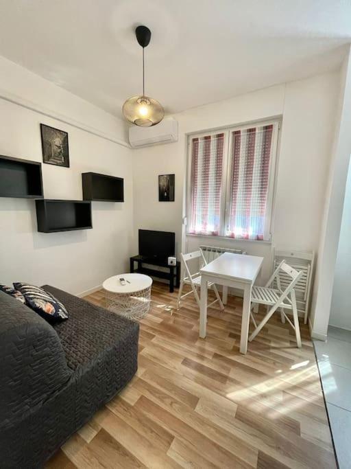 Leia Home W/Private Parking In Old Town ตรีเอสเต ภายนอก รูปภาพ